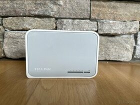 2x Switch TP-Link TL-SF1005D, 100Mbit