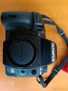 Olympus E-30 tělo s příslušenstvím