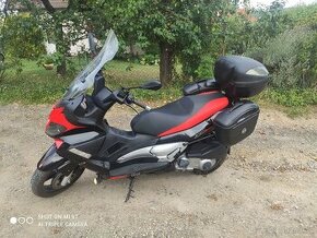 Aprilia SR Max 300 - 1