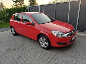 Benzínová Opel Astra 1.6...rok 2008