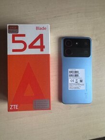 dotykovy 64gb zte a54 s velkym displejem.