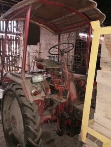 Traktor RS,MF70,sazečka na brambory,postrikovač,