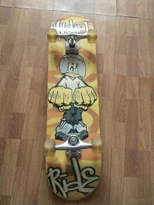 Skateboard s gumovými kolečky - 1