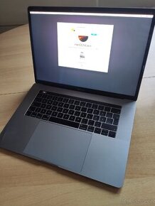 Macbook pro 15 2018 a1990 na náhradní díly nebo opravu