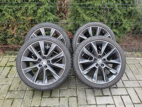 Alu kola Skoda 5x100 r17 7j et46 pneu 215/40/17