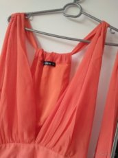 Příjemné nové oranžové šaty pro letní den i večer - 1