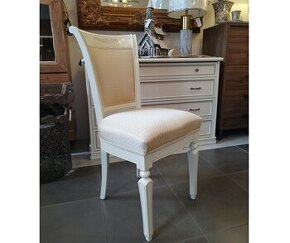 Luxusní dřevěná jídelní židle bílá s čalouněním