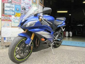 Yamaha YZF-R6 - 1