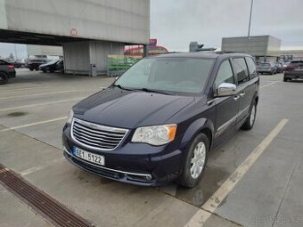 Chrysler Town and Country, 7 míst, automat