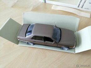 BMW E32 750il - model 1:24 Schabak - doprava v ceně - 1