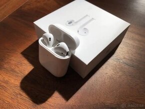 Apple AirPods 2. generace | Bezdrátová Sluchátka Apple