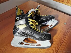 Brusle Bauer Supreme S37 vel. 9.5