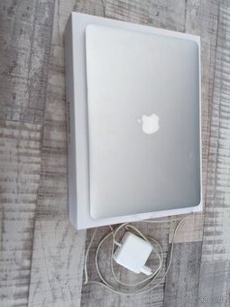 MacBook Air 13" - 1