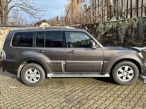 Mitsubishi Pajero 3,2 DI-D, 147 kW + letní sada kol