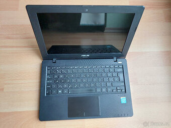 Prodám netbook ASUS X200CA