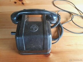 Retro bakelitový telefon Tesla (1)