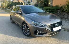 hyundai i30 fastback HEV 89.000km - 1