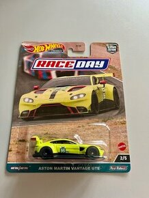 Hot Wheels Premium Car Culture Race Day Aston Martin Vantage