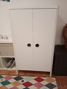 Dětská šatní skříň Busunge Ikea