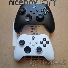 2 x Xbox Wireless Controller