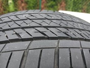 Celoroční pneu Bridgestone Eco Pia 235/55/18