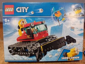 Lego City 60222 Rolba s lyžařem