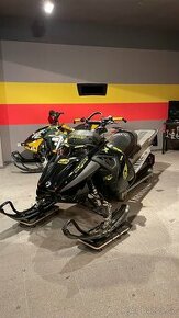 Sněžný skútr Ski-Doo Summit Highmark 1000x SDI podzimní cena