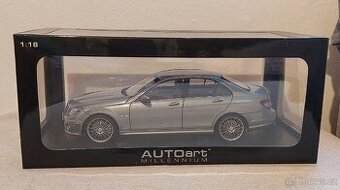 Mercedes-Benz C63 AMG 1:18 Autoart - 1