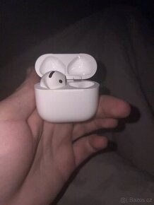 AirPods 4 bez praveho sluchatka