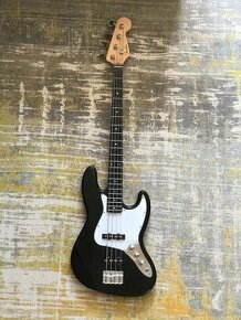 Baskytara Fender Jazz Bass