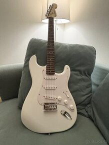 FENDER SQUIER Bullet Stratocaster - Arctic White