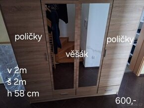 Velká šatní skříň se zrcadly