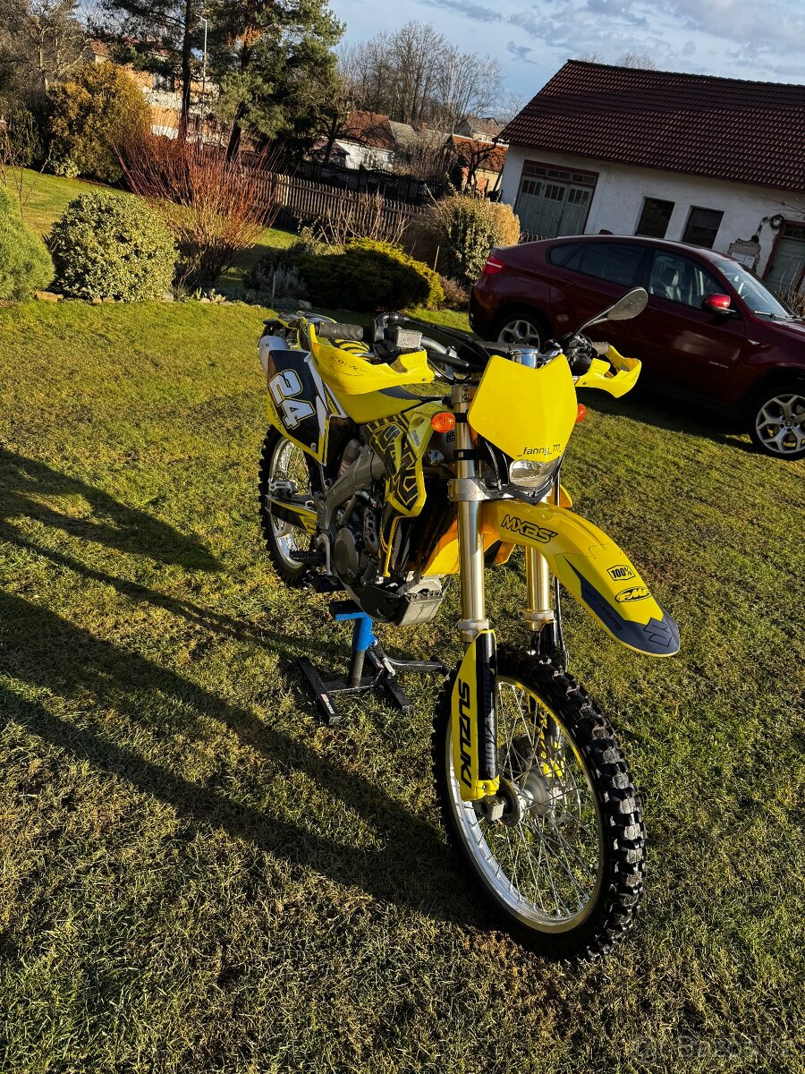 Suzuki RMZ 450 s SPZ a novou tk