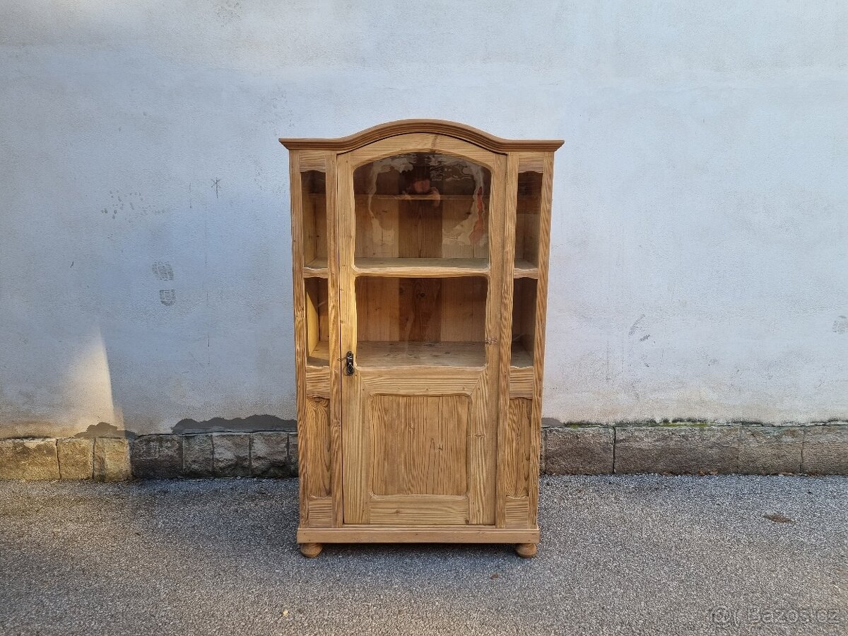 NÁDHERNÁ SMRKOVÁ VITRÍNA - SKLENÍK PO RENOVACIDobrý den, nab - 2