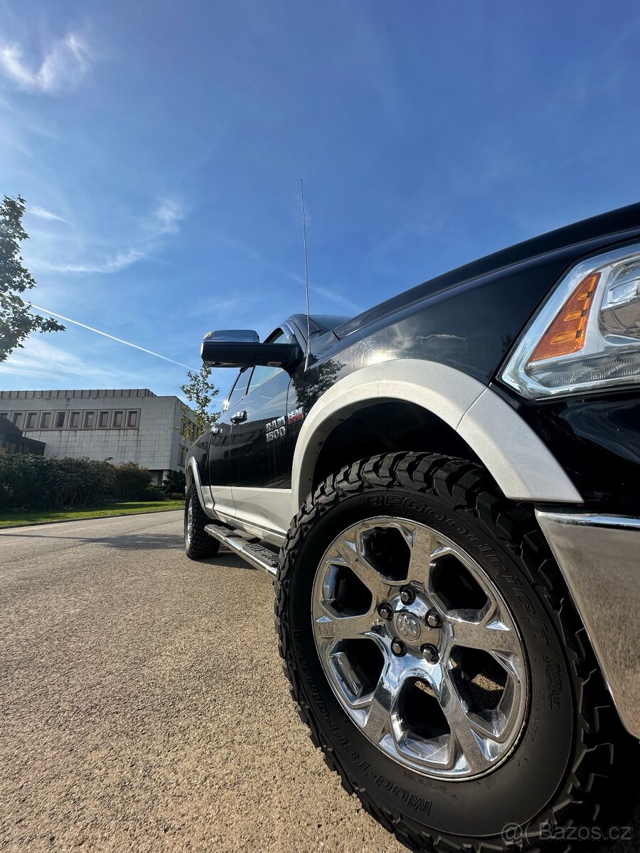 DODGE RAM 1500 Laramie 5.7 Hemi