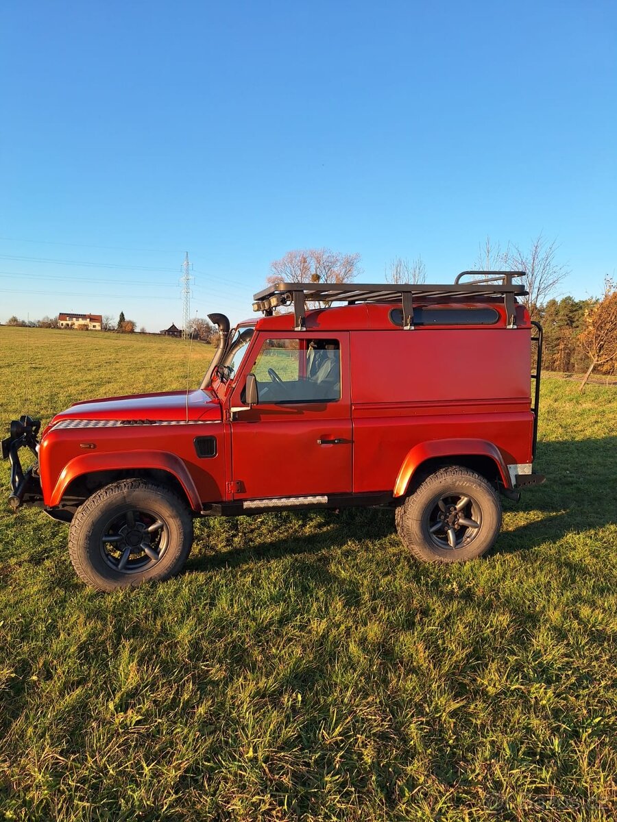 Land Rover Defender 90