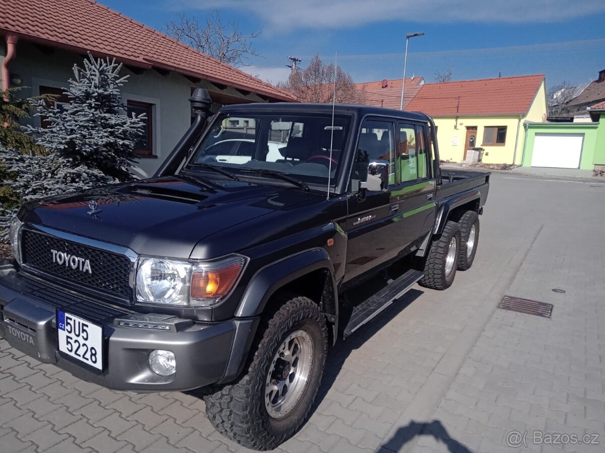 Land Cruiser 79 VDJ 6x6 4,5TD V8    S L E V A