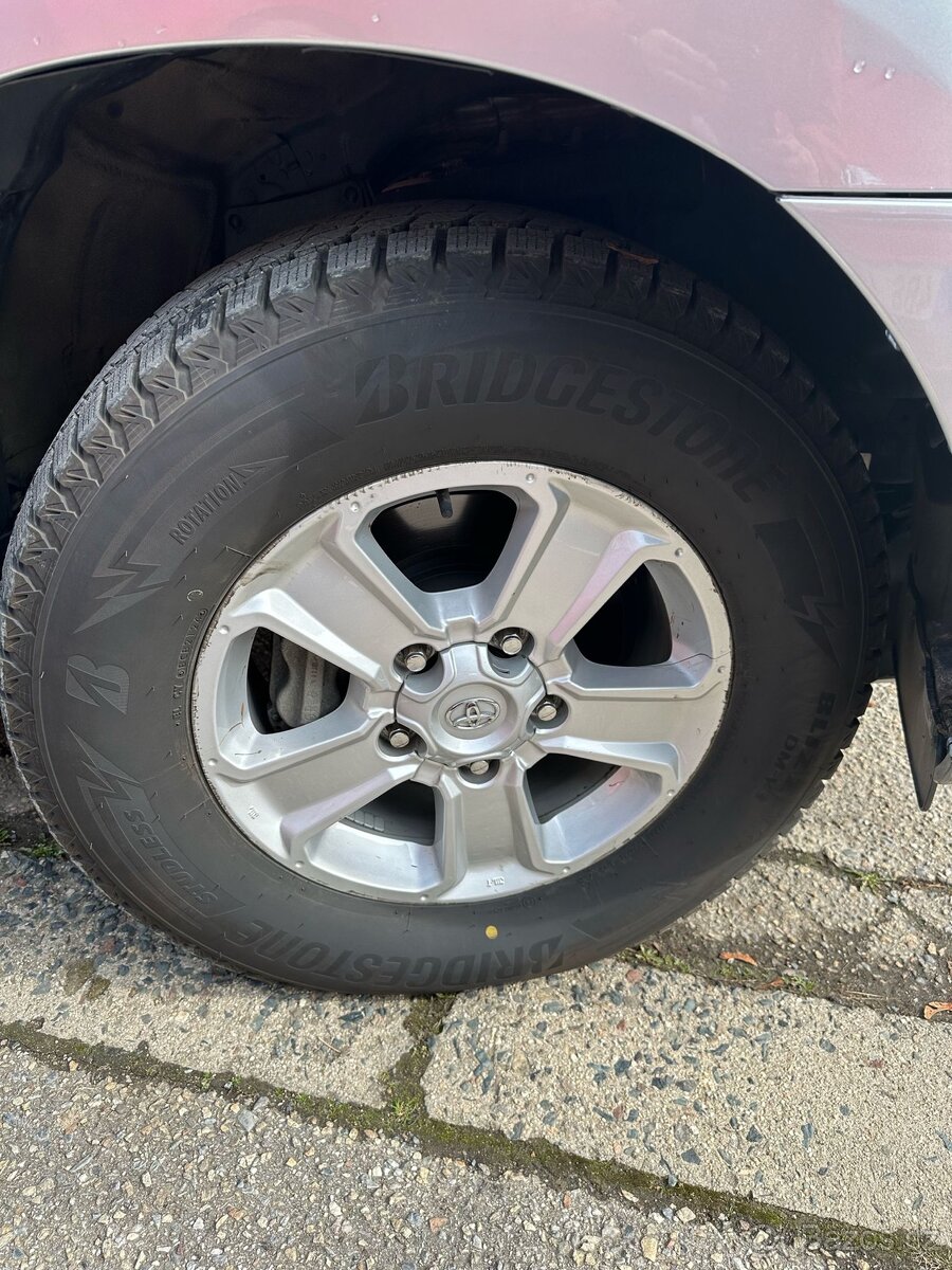 Sada kol Toyota r18 5x150 zimní BRIDGESTONE jako NOVÝ