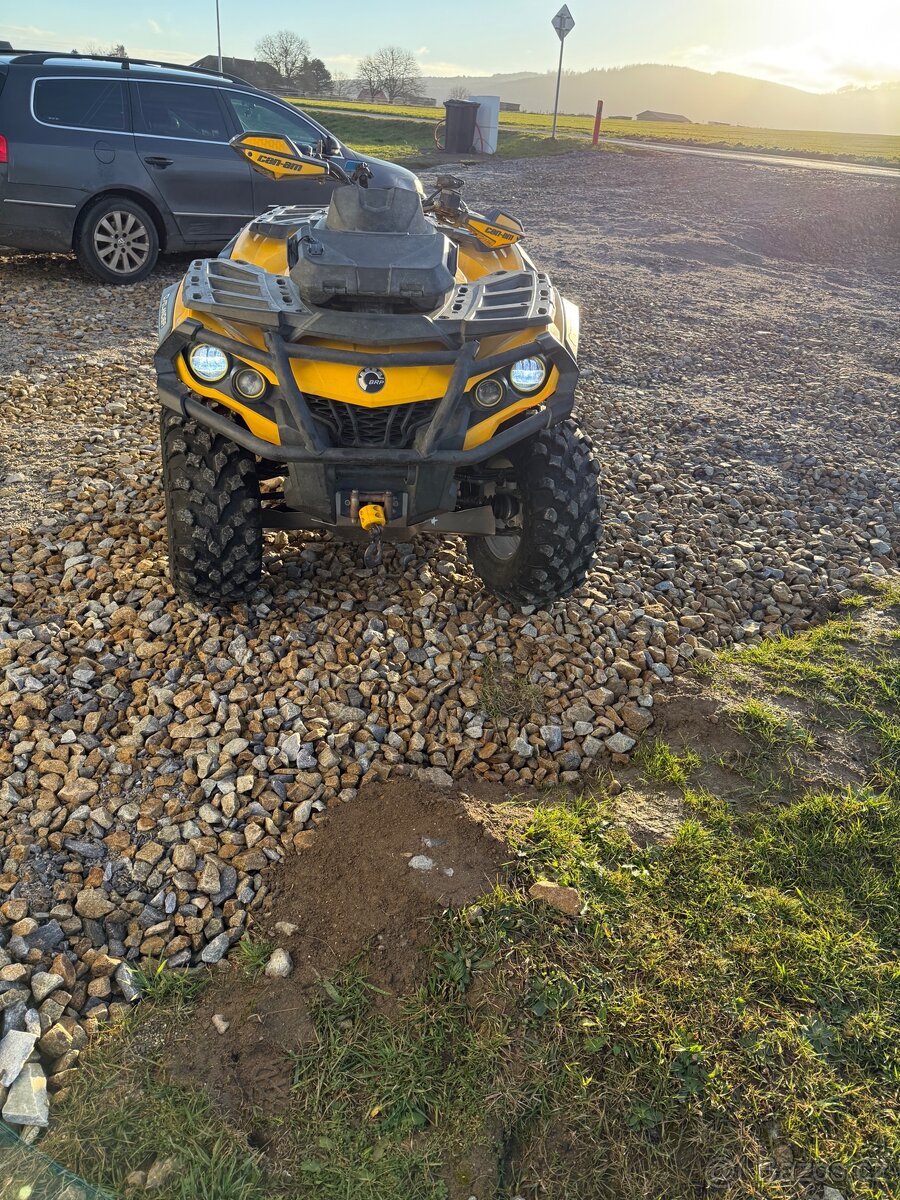 Can-am outlander 650 XT