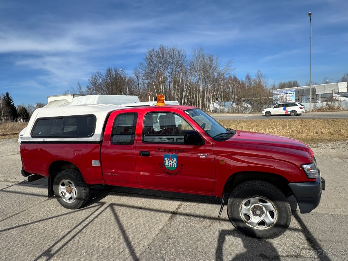 Toyota Hilux 2.5 D4D XTRA-Cab Country 2t