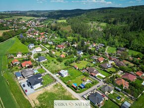 Prodej pozemku 1200m2 k výstavbě RD s výhledem na les v oblí - 20