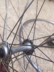 Zaptletená kola Shimano 105(1055), zadní s prasklinou - 2