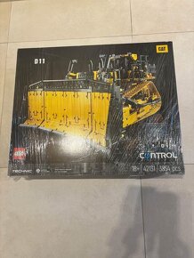 LEGO® TECHNIC 42131 BULDOZER CAT® D11 OVLÁDANÝ APLIKACÍ - 2