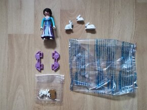 Playmobil Svítící brána, 2x Pegas, s kočárem a 3 princezny - 2