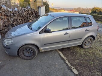 Volkswagen polo 1,4 i 2006 je tam koroze jinak pojízdný ale - 2