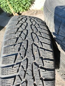 Zimní gumy Nokian 195/65 R15 + plechové disky - 2