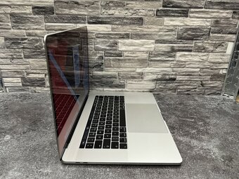 CTO MacBook Pro 15" 2017 i7 / 16GB / 500GB / Pro 560 - 2