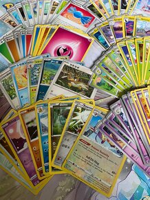 Balíček 180 ks originálních Pokémon karet - 2