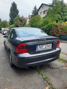 Opel Vectra na náhradní díly - 2