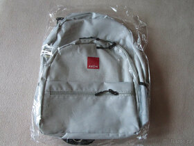 Nový, v orig. balení, lehký prostorný batoh, rozměry 31x15x4 - 2
